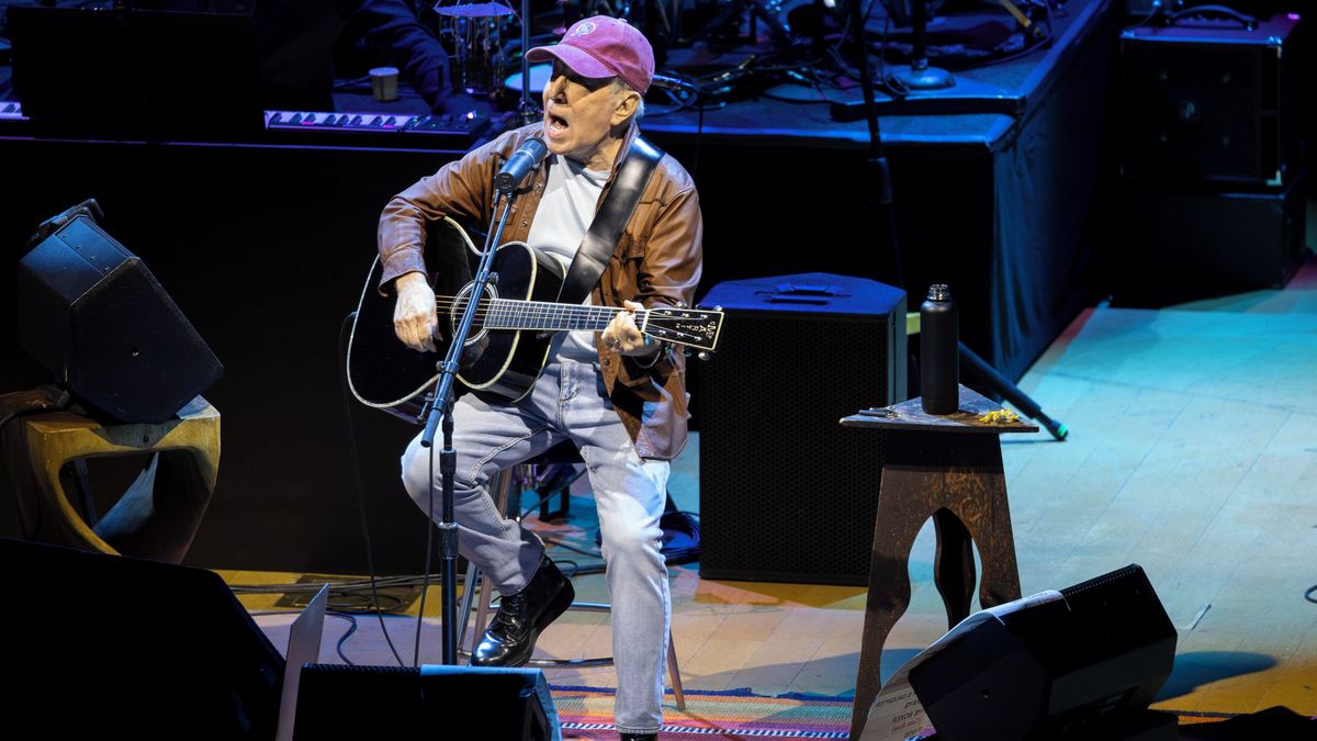 Recenze: Paul Simon okouzlil. A splatil dluh české zpěvačce z roku 1990